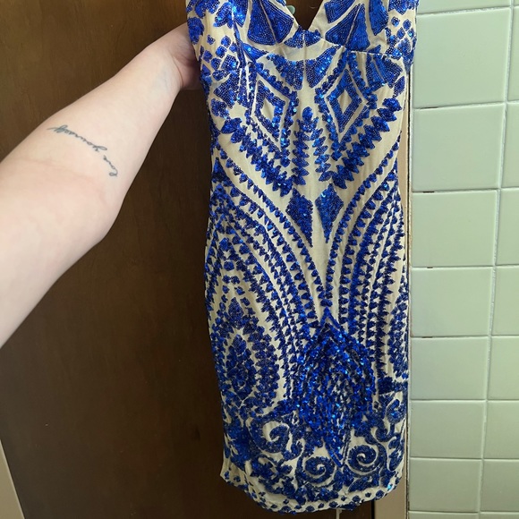 Formal dress - Picture 4 of 4